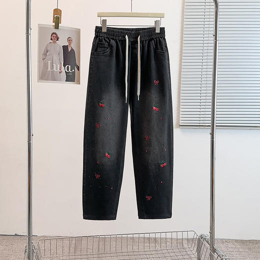 丁摩 早春新款刺绣樱桃烫钻时尚宽松【老爹裤】大码女装6ZF-52699 商品图3
