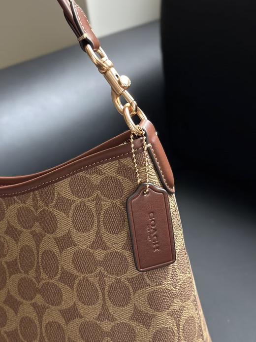 蔻驰 新款 laurel 中号 流浪包 31 焦糖色  暗纹logo（CB） 商品图4