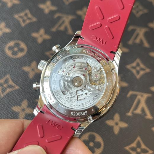 ZF+厂IWC葡萄牙系列计时腕表——IW371620➕这款熊猫盘371620有一种简洁随性、恰到好处的优雅感设计，并拥有金钢表壳及迷人的弧度。表壳直径只有41毫米，厚度13毫米，非常适合日常佩戴❕❕❕ 商品图3