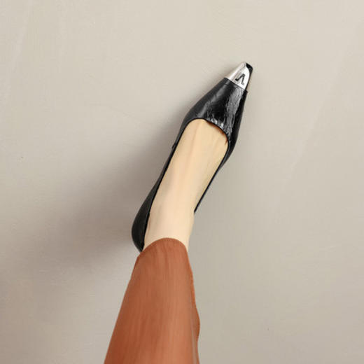 【预售5天】单鞋女法式不累脚绝美配裙子新款春季漂亮尖头高跟异形金属头DB&M6713 商品图3