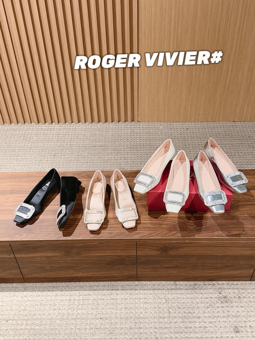 Roger Vivier 罗杰维维亚经典系列方扣方头真丝单鞋  （DBG） 商品图0