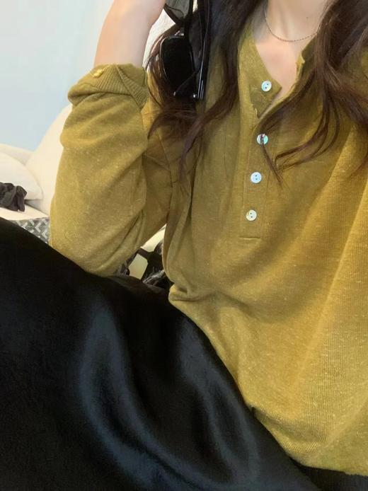 F032954显白老钱姜黄色春夏新款老钱风天爽亚麻排扣长袖针织衫 商品图5
