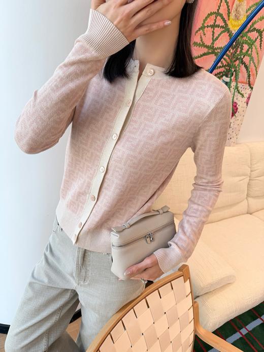 芬迪 新款杏粉色老花针织开衫 商品图3