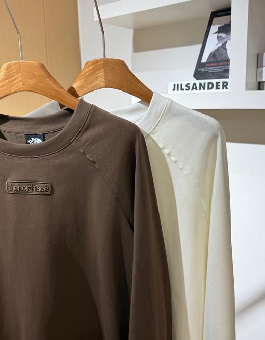 一店d 𝐓𝐍𝐅北𝐔𝐄系列极简插肩长tee 真的很好穿🫡 设计师款重磅棉长袖 由内而外的散发着浓郁的高品位 真的超喜欢北这种“有点挺、又有点松”的理想状态 商品图10