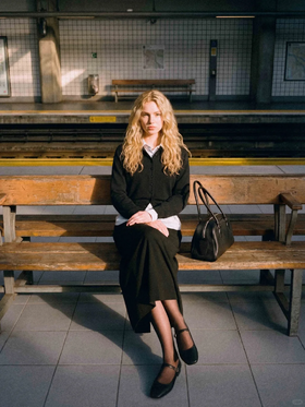 今年春天薄底鞋火出圈，5 款百搭款直接抄作业