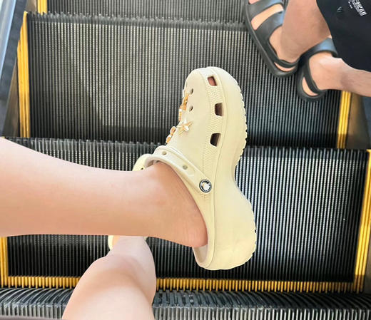 直发【特价】卡洛驰cr代工厂 无标出，云朵洞洞鞋 商品图2