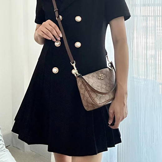 【699元任选 COACH蔻驰合集】经典托特包 ｜枕头包｜斜挎包 ｜贝壳包 经典老花 通勤百搭 香港直邮 清关约7个工作日 商品图10