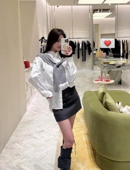 一店k 哇哦！这衬衫也太好看了！把松弛时髦焊在身上了！酷飒风 可盐可甜御姐范！廓形剪裁藏着慵懒的小心机 披肩叠穿！谁穿谁爱上！随意打个结 瞬间层次感Buff！超多明星同款 Ann宽松披肩衬衫！ 商品图7