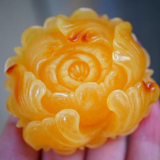 【青山特惠】精品原矿俄料焦皮料立体精工牡丹花蜜蜡吊坠，尺寸57.5-53.2-25.5mm 41.6克，m310 商品图5