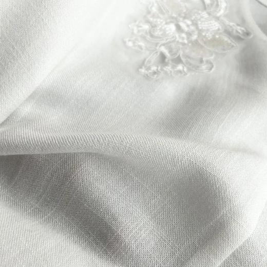 法式刺绣仿苎麻 V领上衣，重工精致刺绣， V领宽松设计，舒适优雅 。【5-7天发货】 商品图5