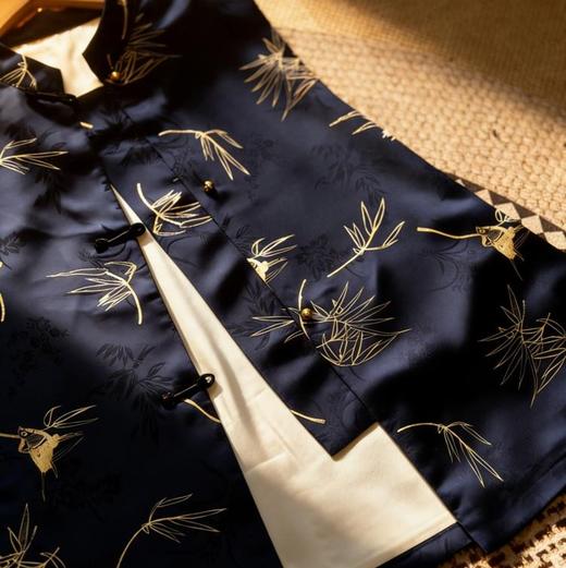 （清仓卖完即止！！）新中式「竹燕春晖」马甲， 设计师将燕子竹青的雅致韵味融入其中，媲美秀场上的高定款【3-7天发货，周末顺延】 商品图2