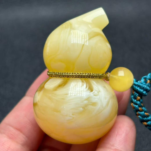 【青山特惠】精品原矿俄料白花蜜蜡葫芦吊坠 ,搭配纯手工编绳，27.68克 m326 商品图1