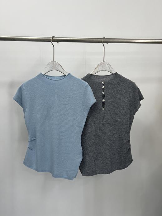 【门店同款】ENJOY春季“柔权主义”后背镂空不规则小衫 169250363 商品图0