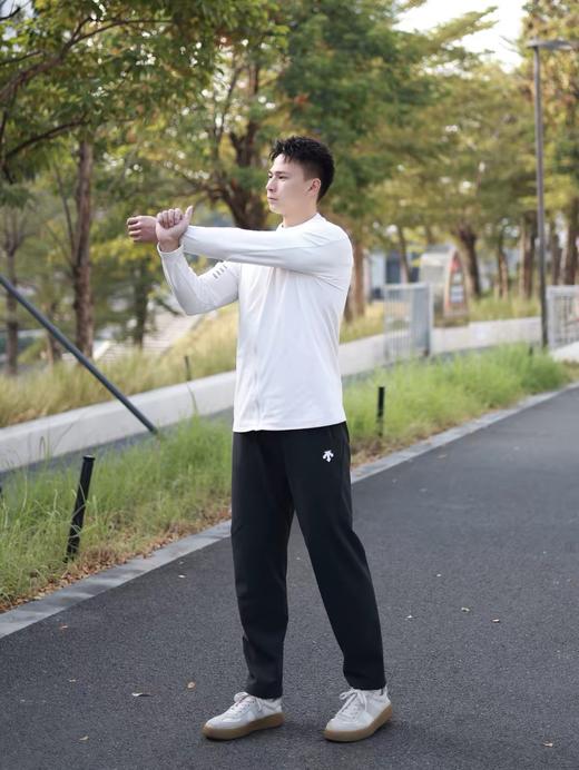 一店d 𝐃𝐬𝐭樶--新抓绒梭织长裤 26春款 它家好穿的Training系列 版型真的可以说是型男必备了！ 不管是日常通勤，跑步训练还是商务场合它都能给你恰到好处的体面
面料是客供的四面弹 商品图4