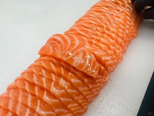 &正宗三文鱼🍣鲜美至极！细腻柔软的肉质，轻轻一抿就在嘴里化开，像奶油一样丝滑～ 商品图4