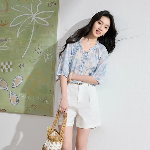 【莱赛尔】三彩2026夏季新款木耳边V领衬衣印花小衫宽松上衣气质S 商品图3