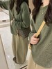 一店k 救命！这件棉条纹衫真的焊在身上吧！1oo%纯棉竹节棉，软乎乎的巨透气！低饱和绿色素颜穿都超有氛围感！宽松版型藏肉一绝，随便一搭就是韩系松弛感，日常通勤闭眼冲！宽松落肩款长袖条纹T恤 商品缩略图2