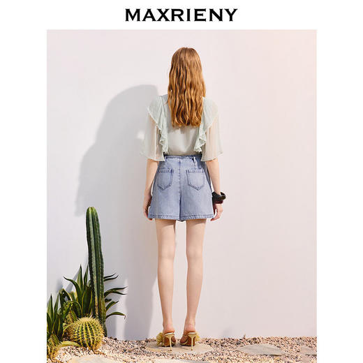 【商场同款】MAXRIENY浮雕肌理感小a显瘦浅牛仔蓝短裤女2025夏款(货号:MC86PA263) 商品图3