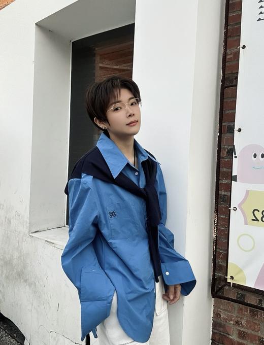 一店k 哇哦！这衬衫也太好看了！把松弛时髦焊在身上了！酷飒风 可盐可甜御姐范！廓形剪裁藏着慵懒的小心机 披肩叠穿！谁穿谁爱上！随意打个结 瞬间层次感Buff！超多明星同款 Ann宽松披肩衬衫！ 商品图3