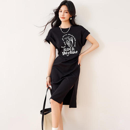 西遇美式复古印花针织连衣裙女2026年夏季新款收腰开叉休闲T恤裙SS060264 商品图3