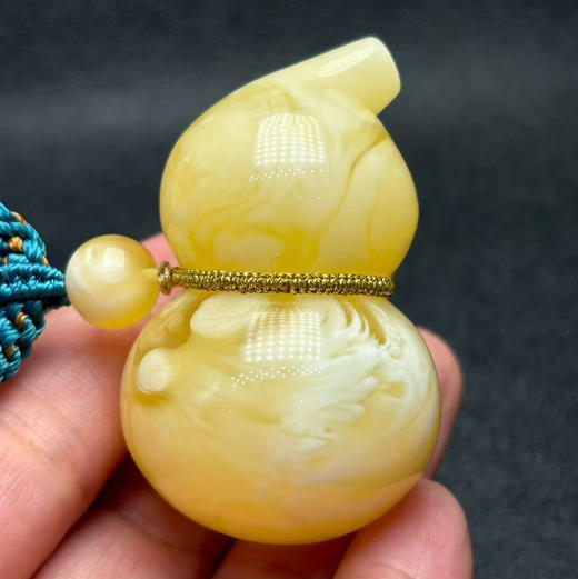 【青山特惠】精品原矿俄料白花蜜蜡葫芦吊坠 ,搭配纯手工编绳，27.68克 m326 商品图0