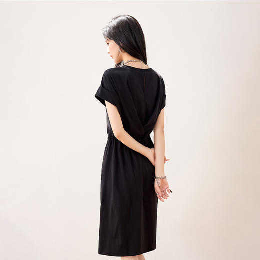 西遇美式复古印花针织连衣裙女2026年夏季新款收腰开叉休闲T恤裙SS060264 商品图4