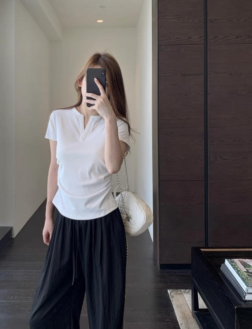 原单微开V领T恤 商品图0