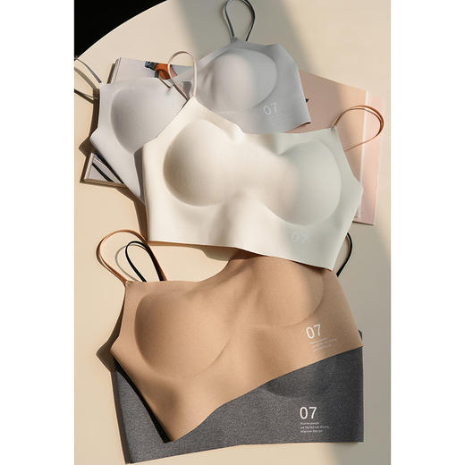 官网399！蕉家细肩带美背一片式无痕文胸女 运动背心无钢圈隐形防护聚拢背心式内衣胸罩 商品图7