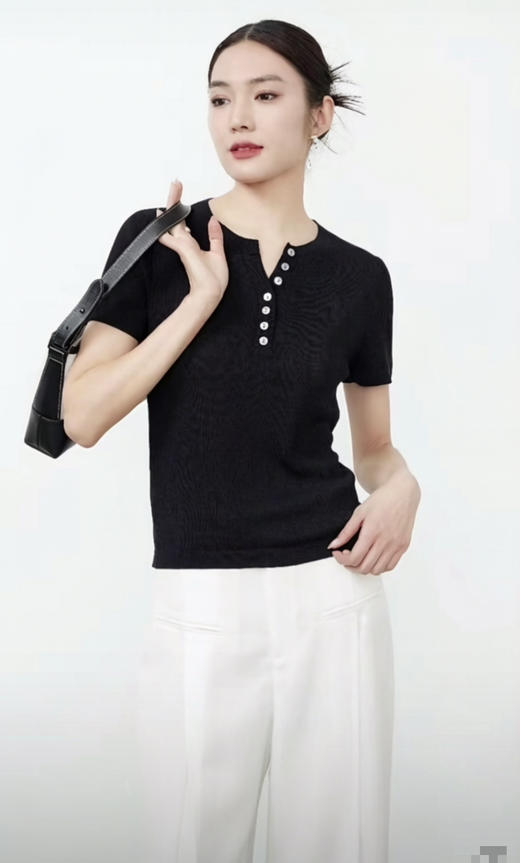 原单新款贝壳纽扣V领T恤 商品图1