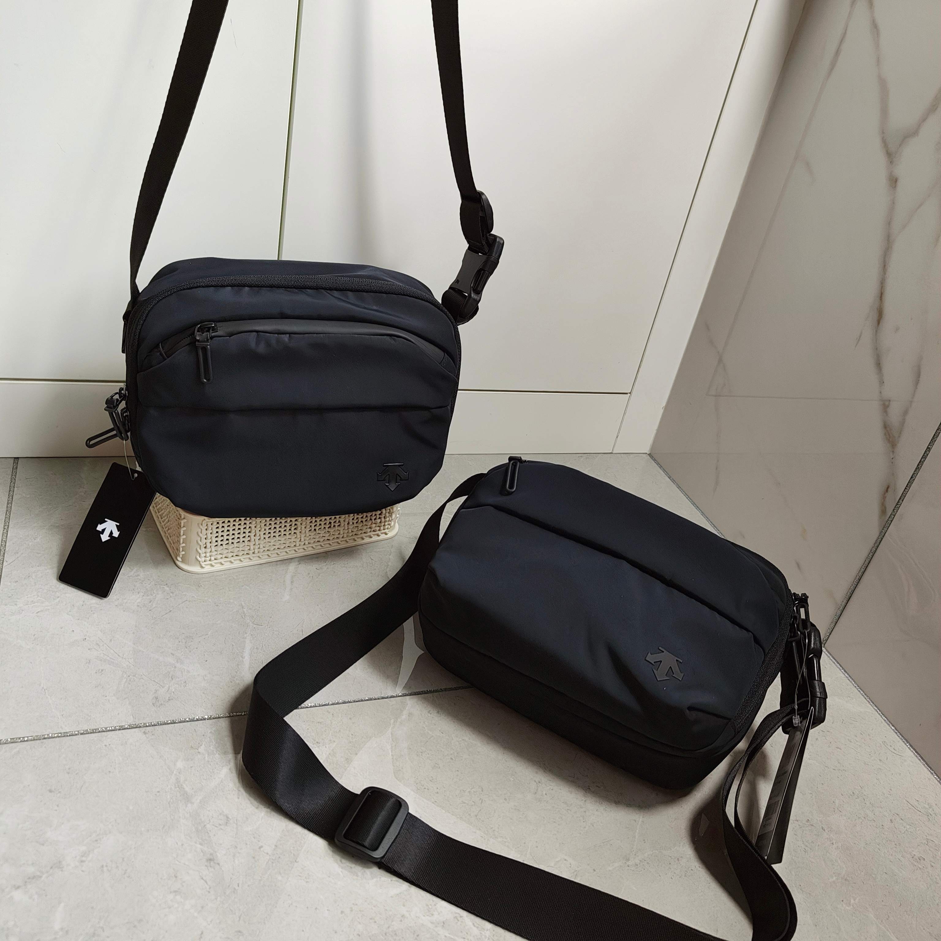 点此购买 迪桑特男女款斜肩挎包 qk 343711