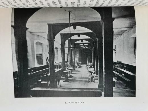 工坊特装本！1898年 温莎旁伊顿圣母国王学院编年史 配插图 全真皮精装大32开 商品图13