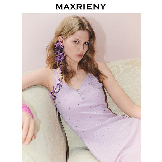 MAXRIENY南法度假风背心吊带v领连衣裙25秋肌理感x型修身收腰长裙(货号:MS86DR278) 商品图0