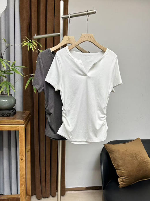 原单微开V领T恤 商品图4