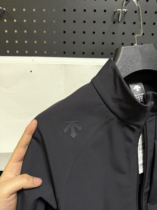 原单正品 DESCENTE迪桑特高端黑标 DUALIS系列男士防泼水梭织外套，
M-3XL 商品图4