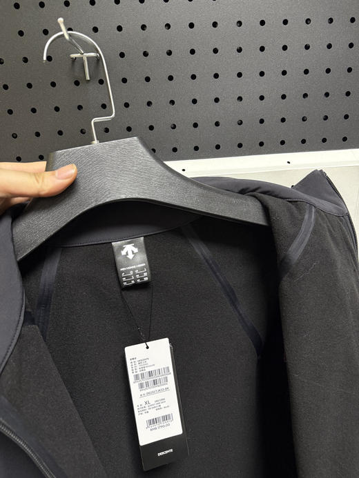 原单正品 DESCENTE迪桑特高端黑标 DUALIS系列男士防泼水梭织外套，
M-3XL 商品图7