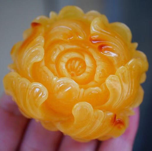 【青山特惠】精品原矿俄料焦皮料立体精工牡丹花蜜蜡吊坠，尺寸57.5-53.2-25.5mm 41.6克，m310 商品图2