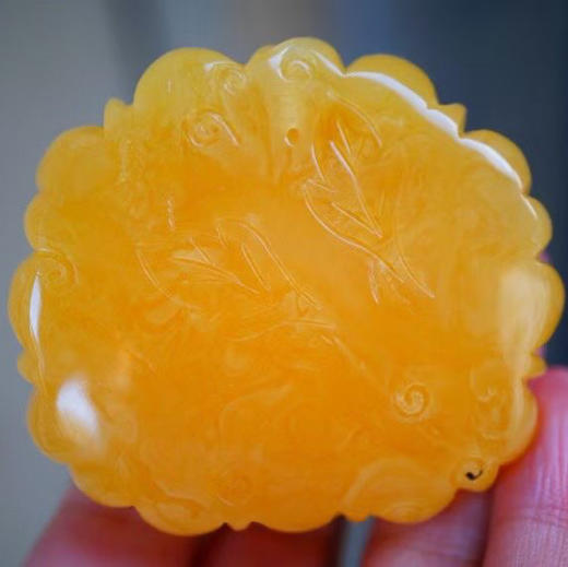 【青山特惠】精品原矿俄料焦皮料立体精工牡丹花蜜蜡吊坠，尺寸57.5-53.2-25.5mm 41.6克，m310 商品图1