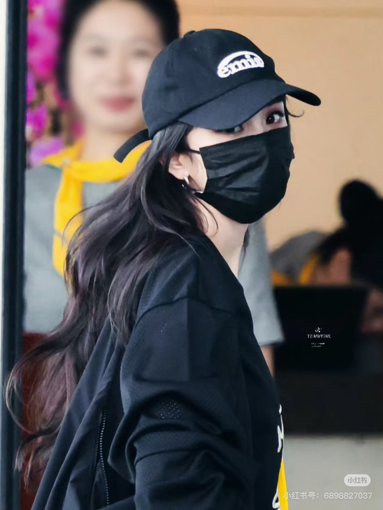 一店d 重磅爆款‼️𝐞𝐦𝐢𝐬棒球帽🧢
这一单 独家！！正宗的原单
两个系列 值得一生推的帽--王🫅！一年四季反复爱上，戴上你就懂什么才是素颜神器，超级修饰脸型 巨显脸小！！