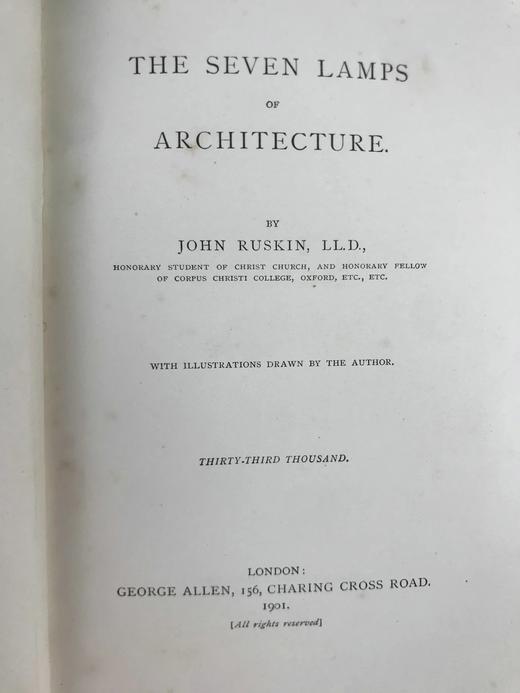 1901年 罗斯金《建筑的七盏明灯》 14幅插图 漆布精装32开 商品图3