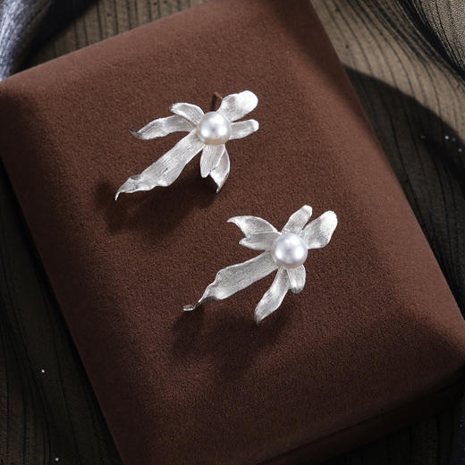 子佩集【花仙女】银S925珍珠惜王妃耳钉【QJED009】拉长花朵2602 商品图0