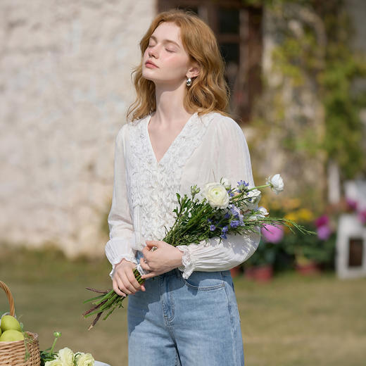 西遇法式木耳边蕾丝V领2026春装新款衬衫女长袖宽松设计感上衣H0060258 商品图2