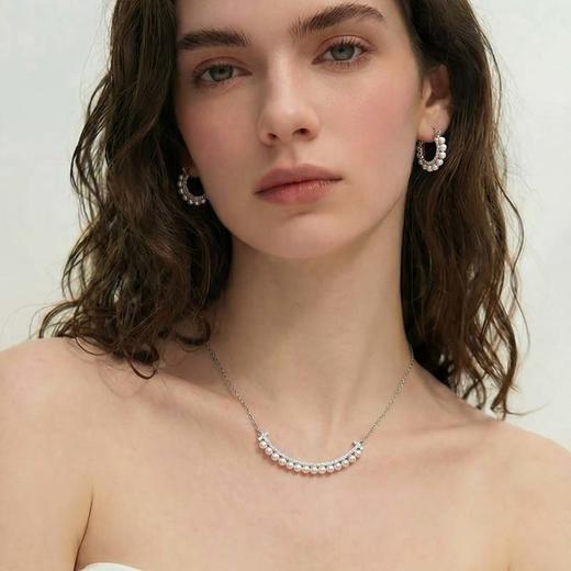 Manreya"微笑曲线"淡水珍珠项链项链&耳钉&耳环，材质：淡水珍珠，铜镀金 商品图6