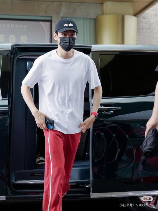 一店d 重磅爆款‼️𝐞𝐦𝐢𝐬棒球帽🧢
这一单 独家！！正宗的原单
两个系列 值得一生推的帽--王🫅！一年四季反复爱上，戴上你就懂什么才是素颜神器，超级修饰脸型 巨显脸小！！ 商品图7