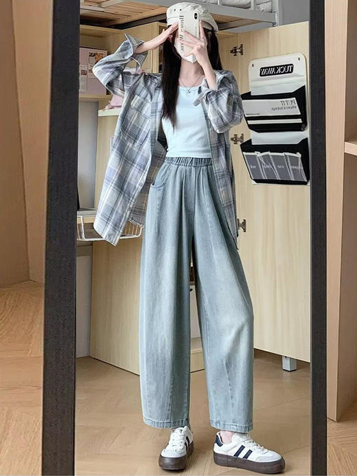 「天丝牛仔哈伦裤」高腰阔腿版型 臀上贴合裤腿开阔 修饰臀部线条 面料舒适柔软垂顺不易皱 耐穿耐磨好打理不易起球 商品图3