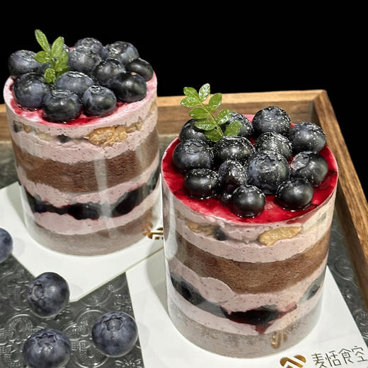 蓝莓小蛋糕（夹层：新鲜蓝莓、蓝莓酱和巧克力夹心脆） 商品图0