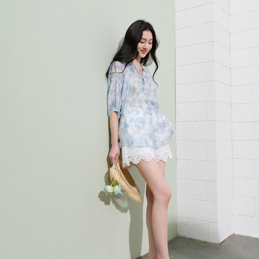 【莱赛尔】三彩2026夏季新款木耳边V领衬衣印花小衫宽松上衣气质S 商品图2