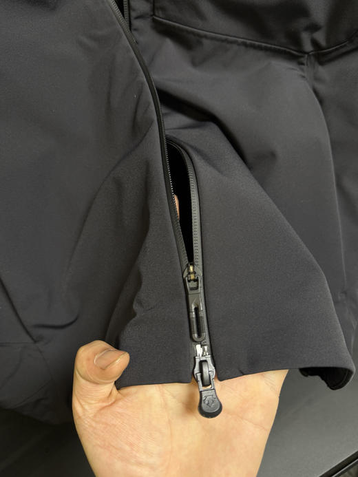 原单正品 DESCENTE迪桑特高端黑标 DUALIS系列男士防泼水梭织外套，
M-3XL 商品图5