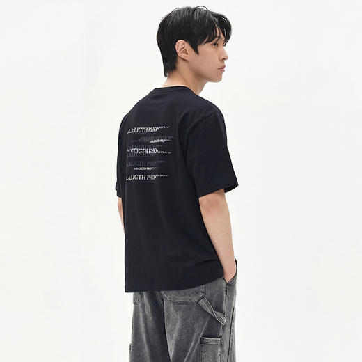 DRONKOO 2026 圆领前重叠字母后幅多排不规则字母微阔短袖T恤 商品图3