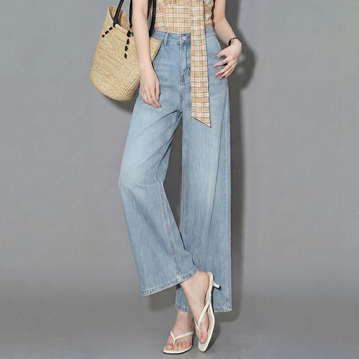 西遇百搭浅蓝2026春季新款高腰微喇叭女宽松梨形不贴腿马蹄牛仔裤H0060239 商品图0