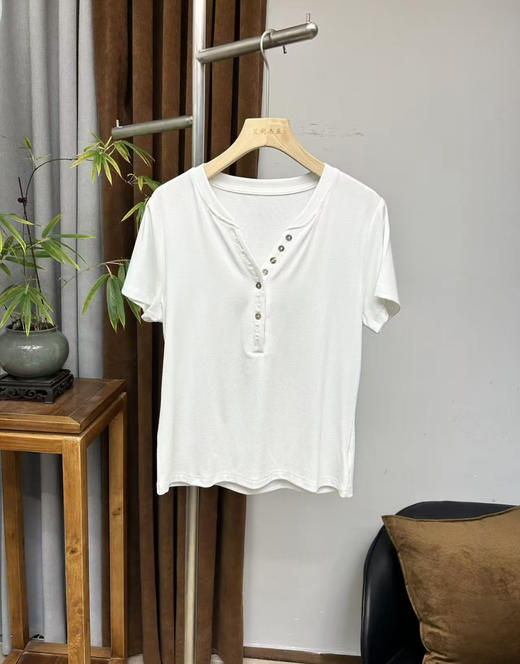 原单新款贝壳纽扣V领T恤 商品图4